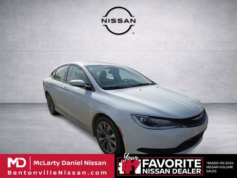 Used 2015 Chrysler 200 S w/ Comfort Group FWD image 1