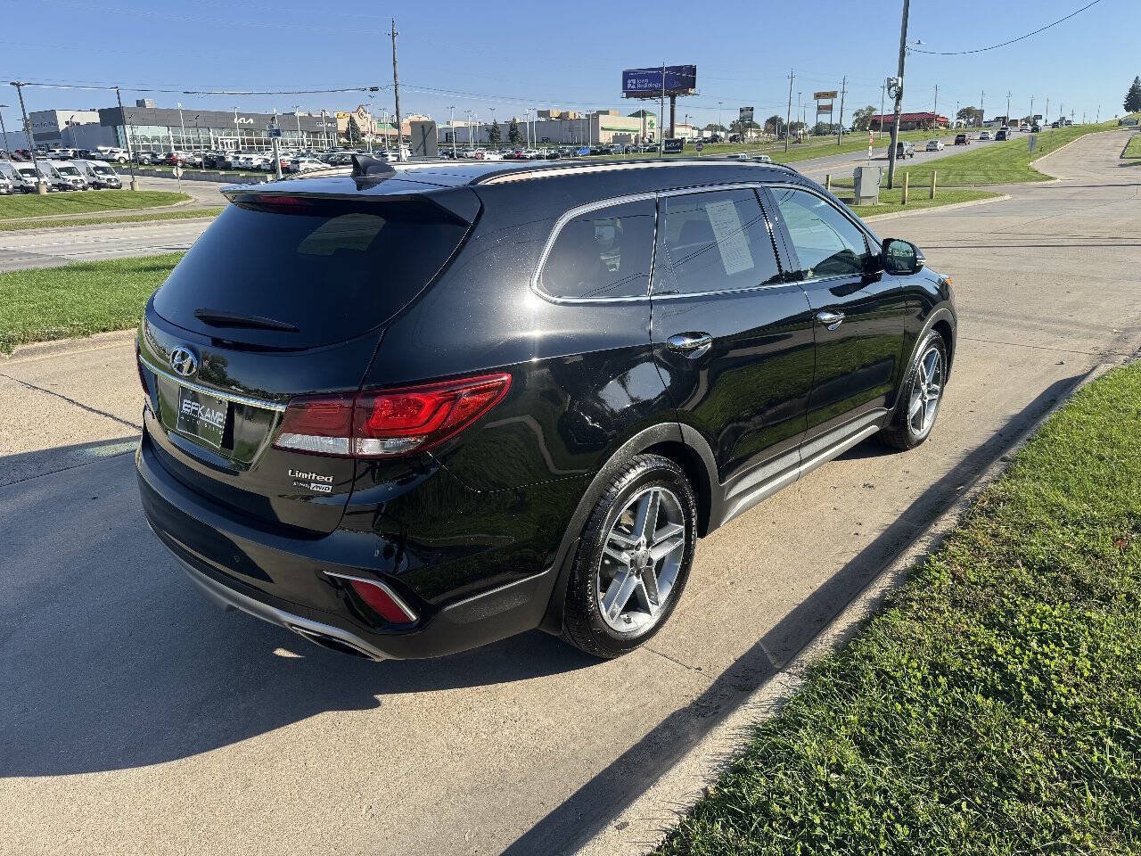 Used 2017 Hyundai Santa Fe Limited AWD/4WD image 5