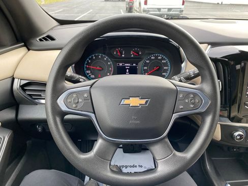 Used 2022 Chevrolet Traverse LS image 28