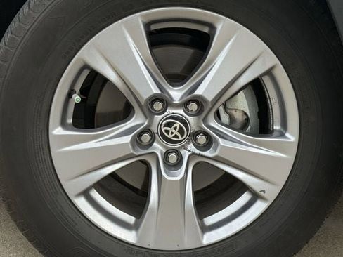 Used 2025 Toyota RAV4 XLE w/ Convenience Package image 9