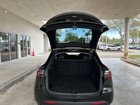 Used 2023 Tesla Model Y Long Range image 34