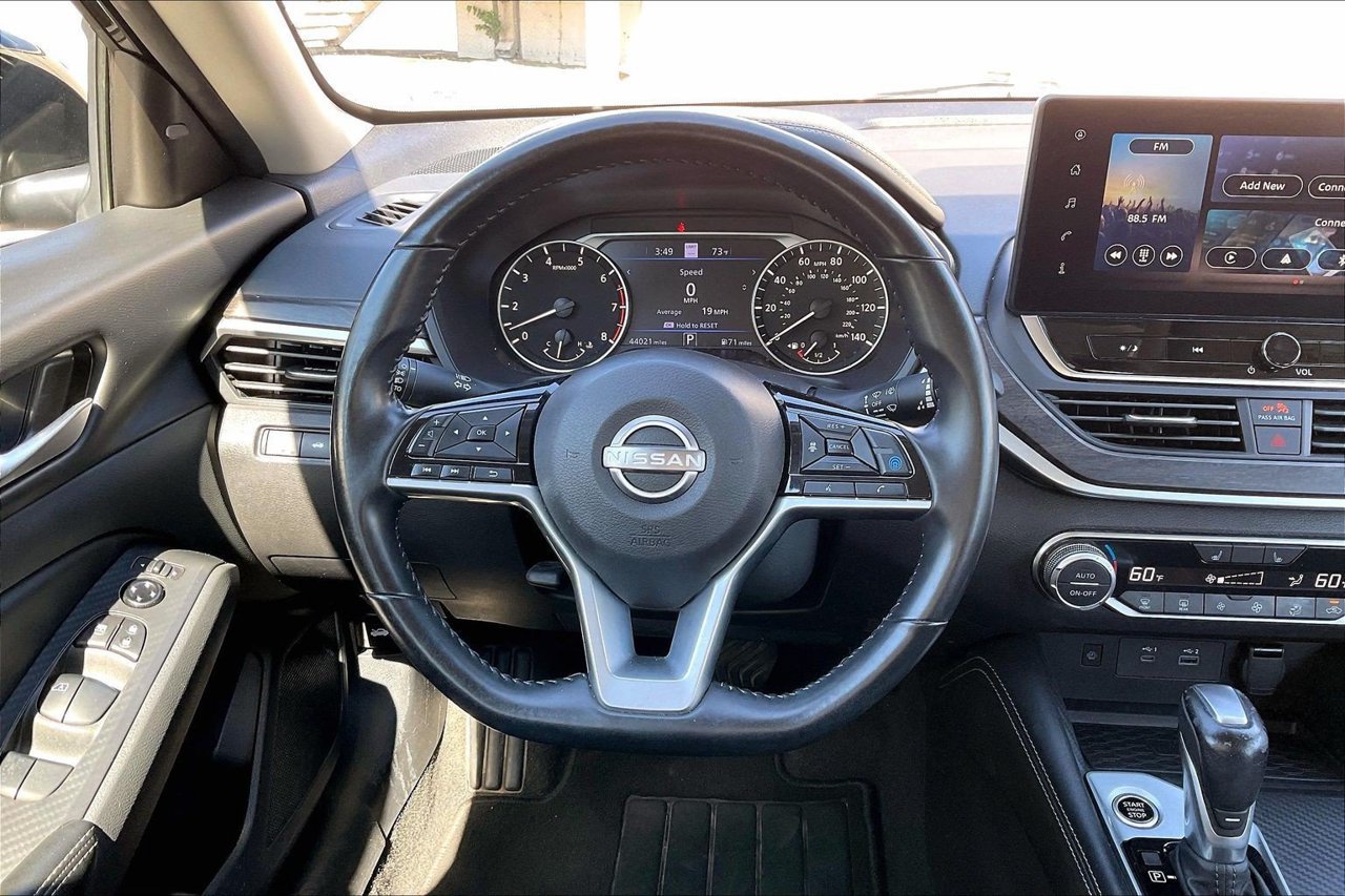 Used 2025 Nissan Altima 2.5 SV w/ SV Premium Package AWD/4WD image 9