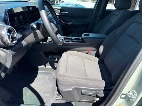 Used 2026 Chevrolet Equinox LT AWD/4WD image 16