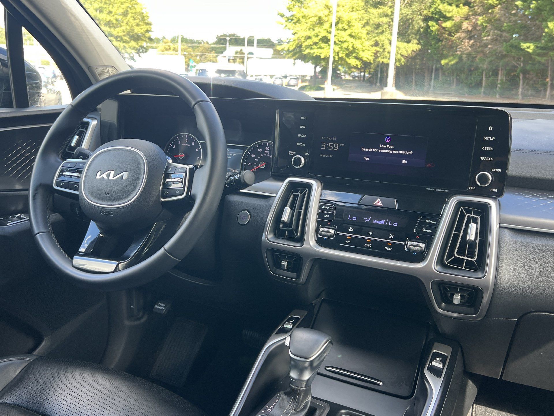 Used 2023 Kia Sorento S w/ Panoramic Sunroof Package FWD image 3
