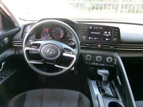 Used 2023 Hyundai Elantra SE FWD image 34