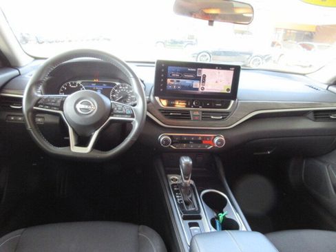 Used 2024 Nissan Altima 2.5 SV w/ SV Premium Package image 14