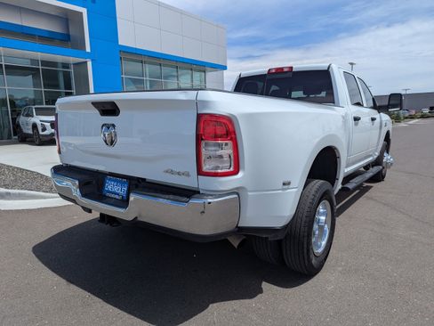Used 2024 RAM 3500 Tradesman w/ Chrome Appearance Group AWD/4WD image 34