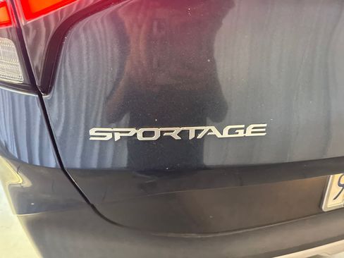 Used 2023 Kia Sportage EX AWD/4WD image 12
