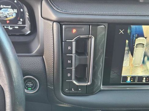 Used 2022 GMC Yukon Denali w/ Denali Premium Package image 6