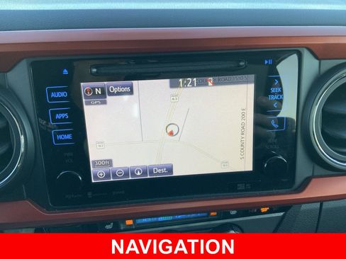 Used 2017 Toyota Tacoma TRD Off-Road image 4