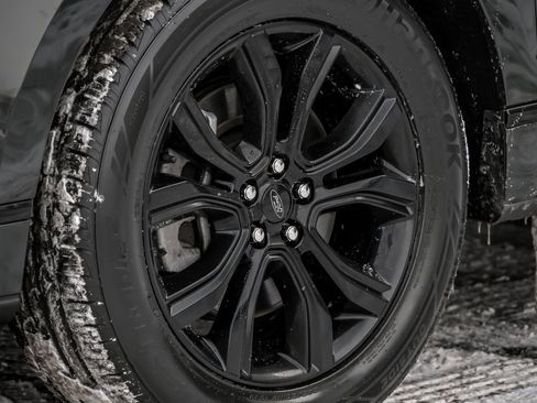 Used 2022 Ford Edge SE w/ Black Appearance Package image 4