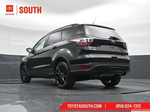Used 2017 Ford Escape SE w/ Equipment Group 201A AWD/4WD image 41