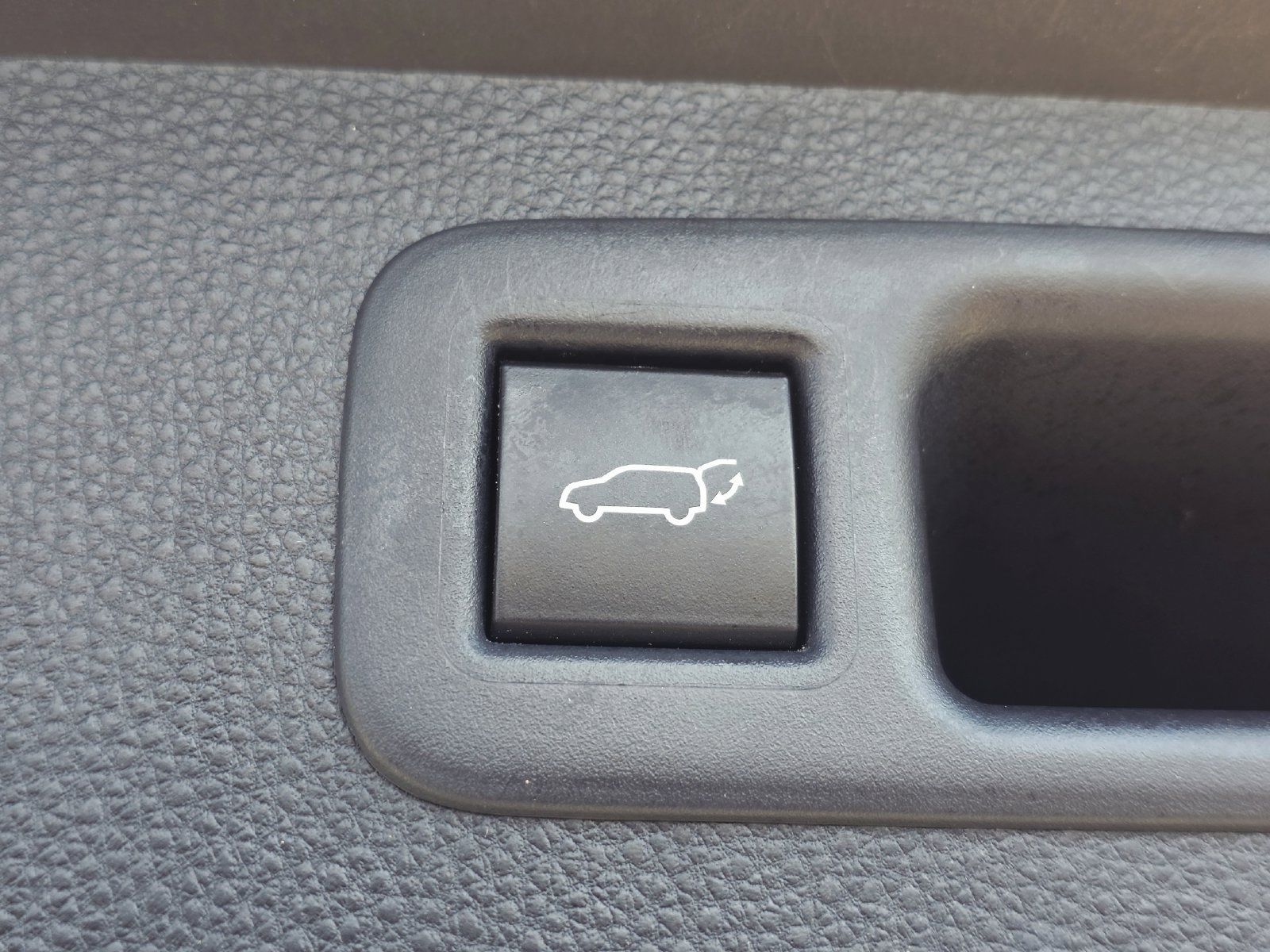 Used 2021 Toyota Highlander Limited FWD image 22