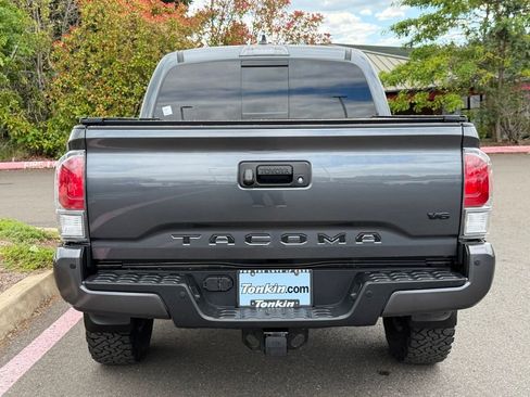 Used 2023 Toyota Tacoma TRD Off-Road w/ Technology Package AWD/4WD image 6