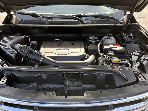 Used 2023 GMC Acadia SLT image 30