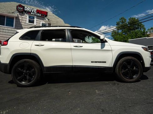 Used 2019 Jeep Cherokee Latitude Plus AWD/4WD image 2