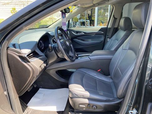 Used 2018 Buick Enclave Essence AWD/4WD image 10