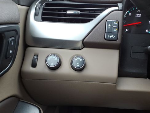 Used 2018 Chevrolet Tahoe LT image 16