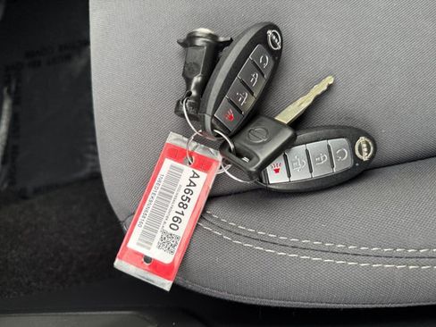 Used 2022 Nissan Frontier SV AWD/4WD image 17