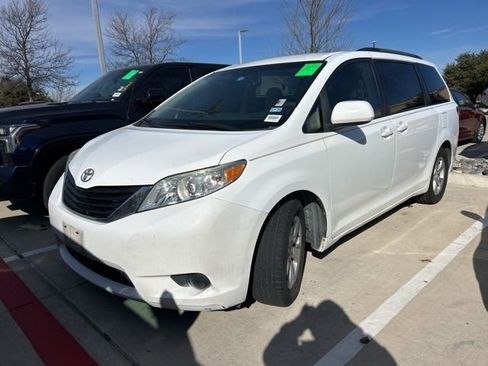 Used 2011 Toyota Sienna LE image 5