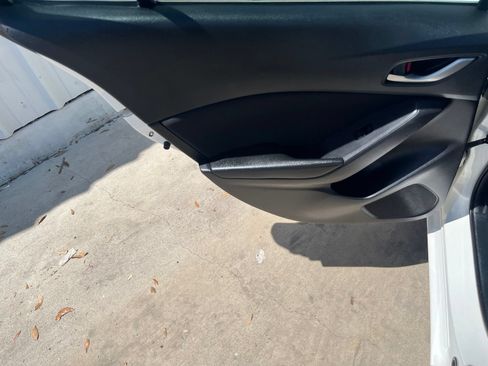 Used 2016 MAZDA MAZDA3 i Sport FWD image 13
