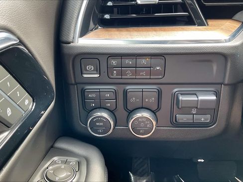 Certified 2025 Chevrolet Tahoe High Country image 33