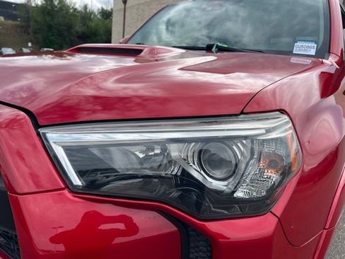 Used 2020 Toyota 4Runner TRD Off-Road Premium AWD/4WD image 10