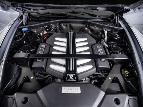 Used 2018 Rolls-Royce Phantom image 86