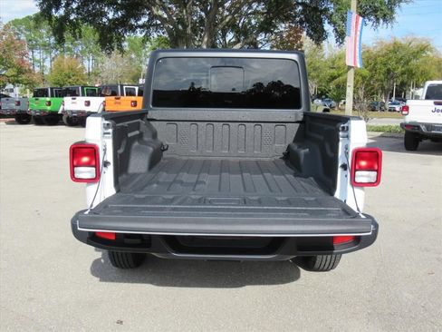 New 2025 Jeep Gladiator Sport image 6