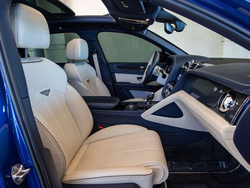 Used 2022 Bentley Bentayga AWD/4WD image 19