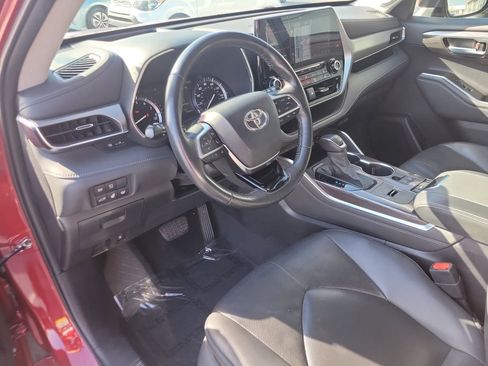 Used 2021 Toyota Highlander Platinum image 18
