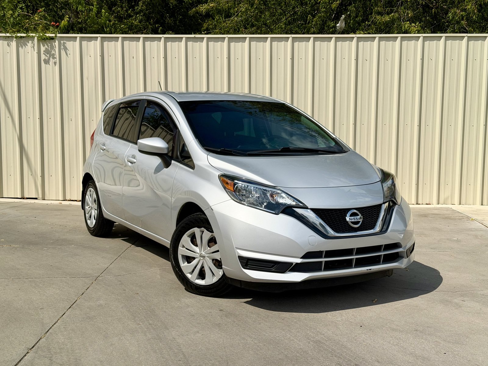 Used 2018 Nissan Versa Note SV FWD image 1