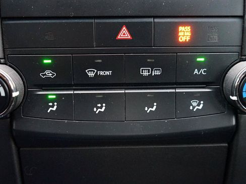 Used 2016 Toyota Camry SE w/ Protection Package (Q2) FWD image 15