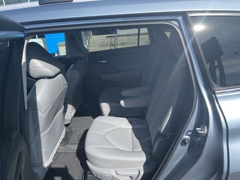 Used 2022 Toyota Highlander XLE image 28