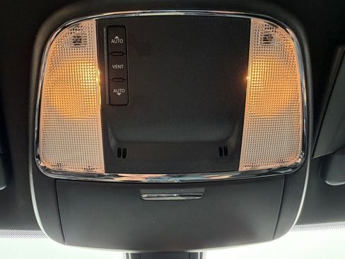 Used 2023 Dodge Charger SXT w/ Blacktop Package image 31