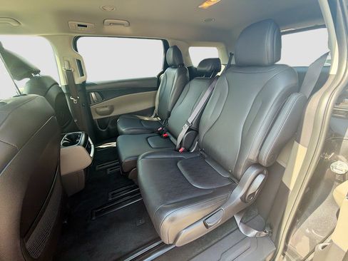 Used 2026 Kia Carnival FWD image 28