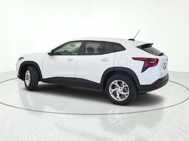 Used 2025 Chevrolet Trax LS w/ LS Convenience Package FWD image 3