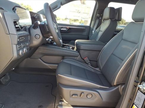 New 2026 Chevrolet Suburban Premier image 11