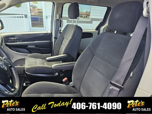 Used 2019 Dodge Grand Caravan SE w/ UConnect Hands-Free Group image 21
