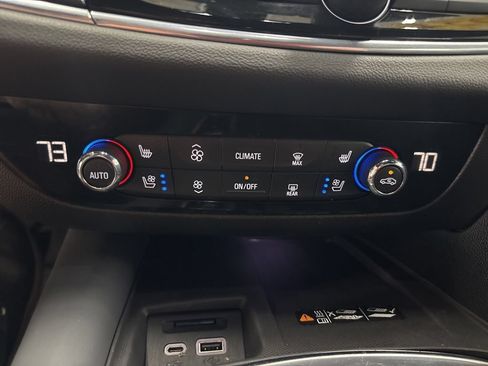 Used 2024 Buick Enclave Premium AWD/4WD image 28