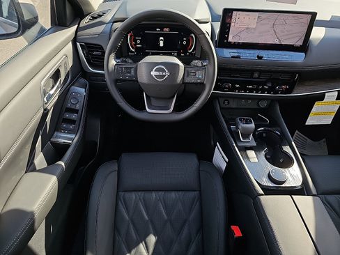 New 2026 Nissan Rogue Platinum image 7