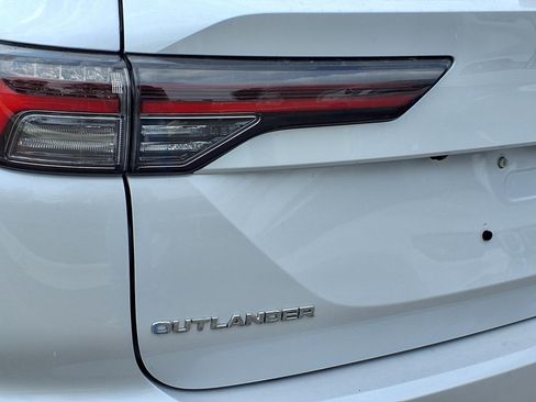 Used 2025 Mitsubishi Outlander SE AWD/4WD image 23