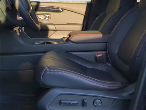 New 2025 Honda Pilot TrailSport image 18