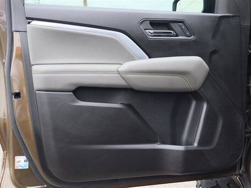 Used 2024 Chevrolet Colorado ZR2 w/ Safety Package AWD/4WD image 19