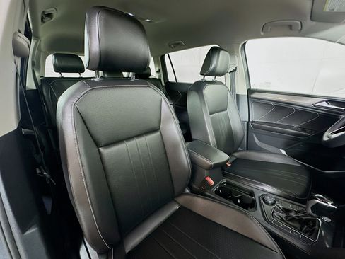 Used 2024 Volkswagen Tiguan SE AWD/4WD image 25
