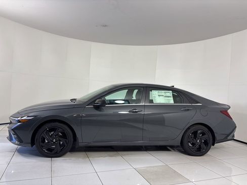 New 2026 Hyundai Elantra SEL Sport image 2