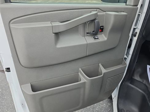 Used 2016 GMC Savana 2500 RWD image 12