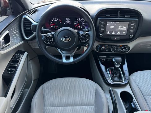 Used 2020 Kia Soul LX FWD image 29
