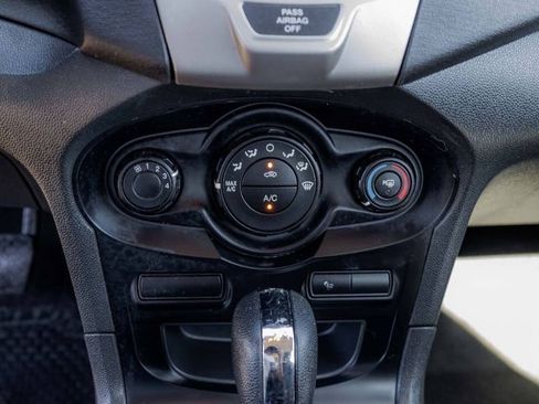 Used 2013 Ford Fiesta SE image 42
