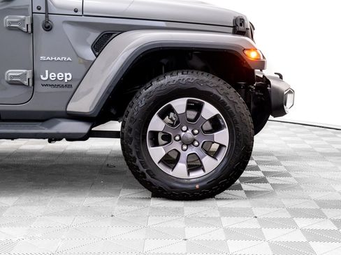 Used 2018 Jeep Wrangler Unlimited Sahara w/ Dual Top Group image 33